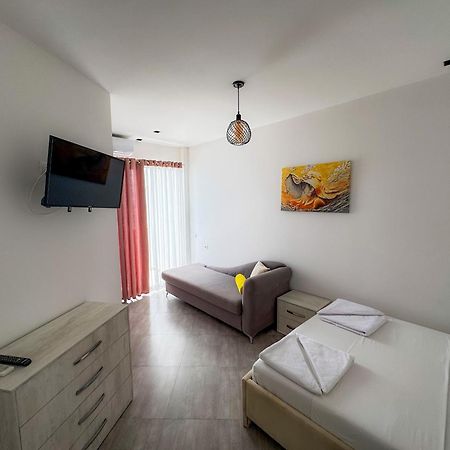 Shëngjin Eden Hotel מראה חיצוני תמונה