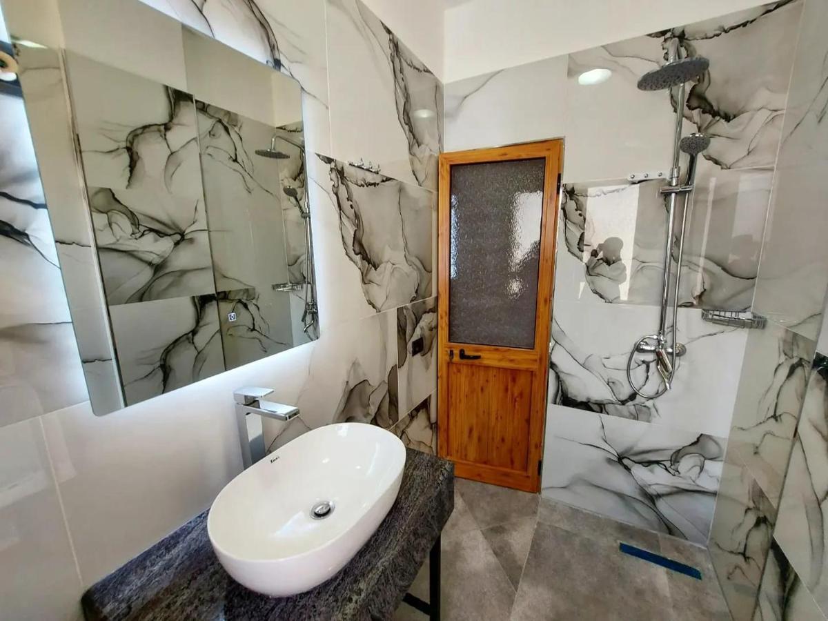 Shëngjin Eden Hotel מראה חיצוני תמונה