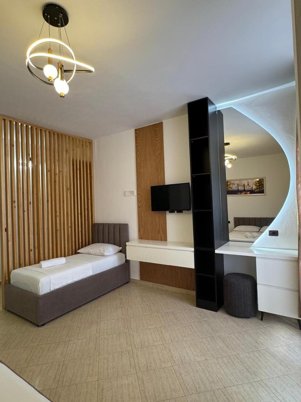 Shëngjin Eden Hotel מראה חיצוני תמונה
