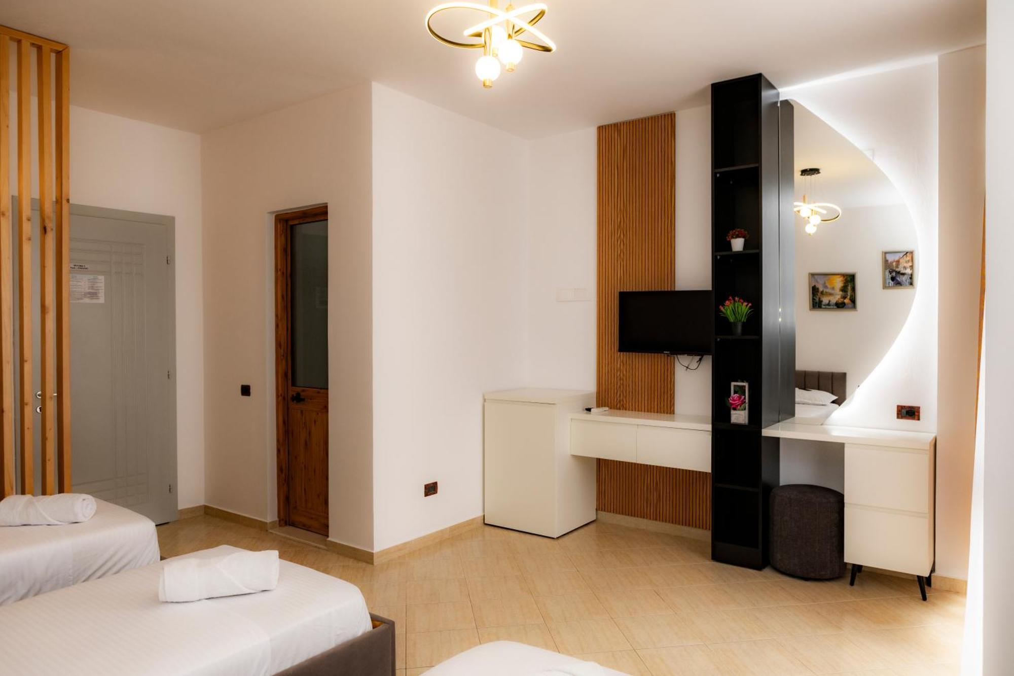 Shëngjin Eden Hotel מראה חיצוני תמונה