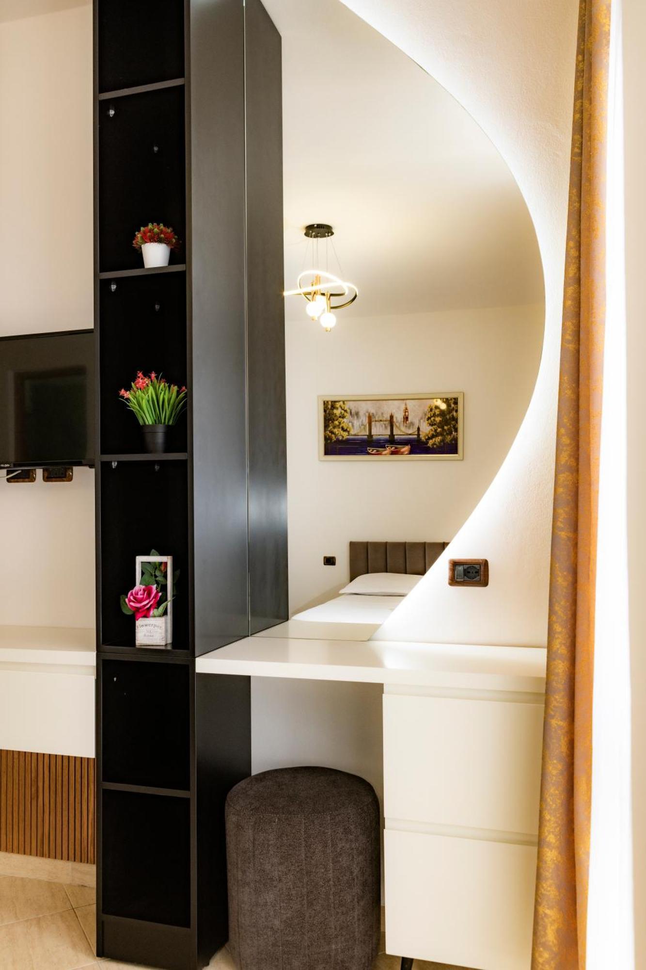 Shëngjin Eden Hotel מראה חיצוני תמונה