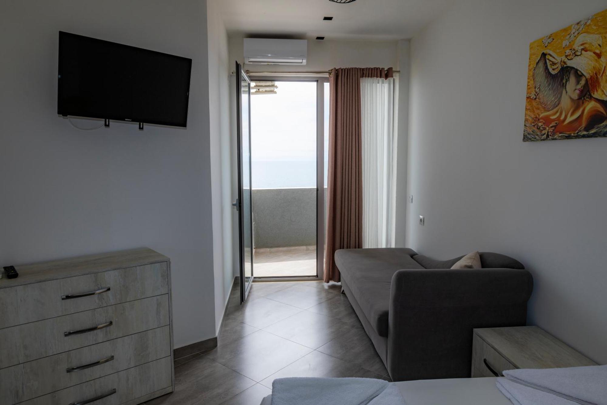 Shëngjin Eden Hotel מראה חיצוני תמונה