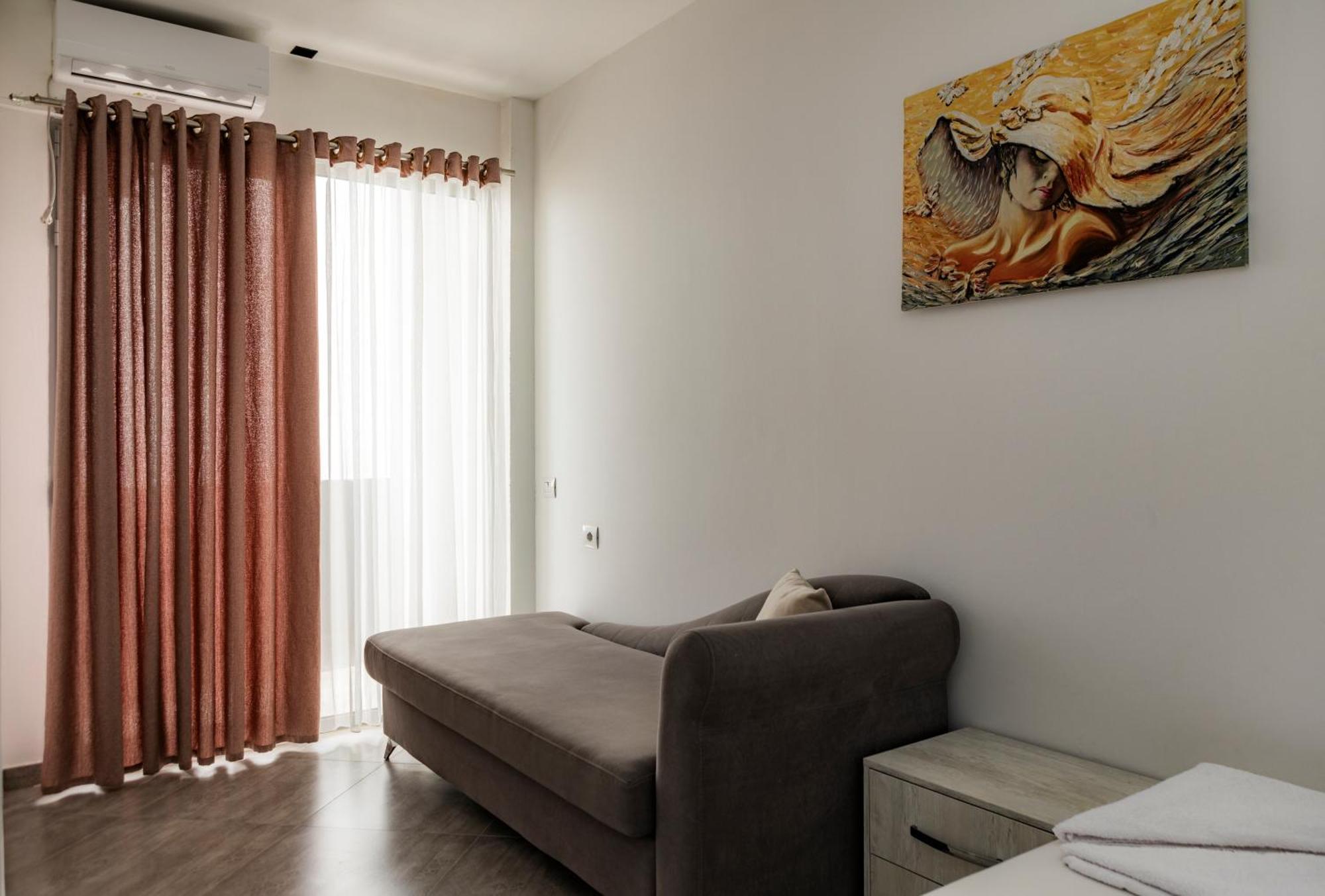 Shëngjin Eden Hotel מראה חיצוני תמונה