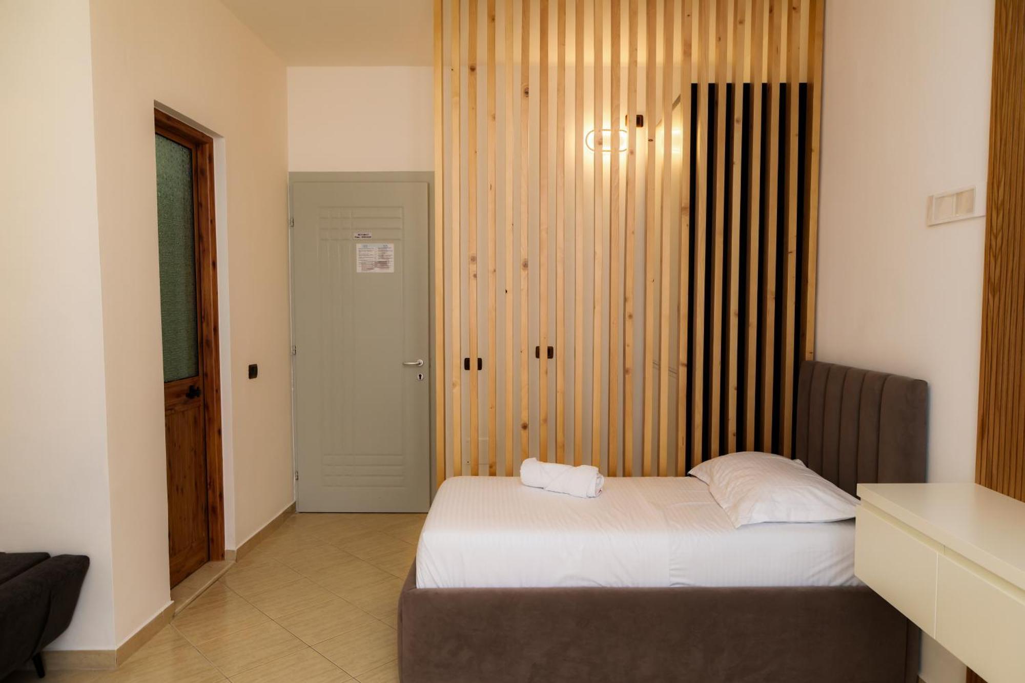 Shëngjin Eden Hotel מראה חיצוני תמונה