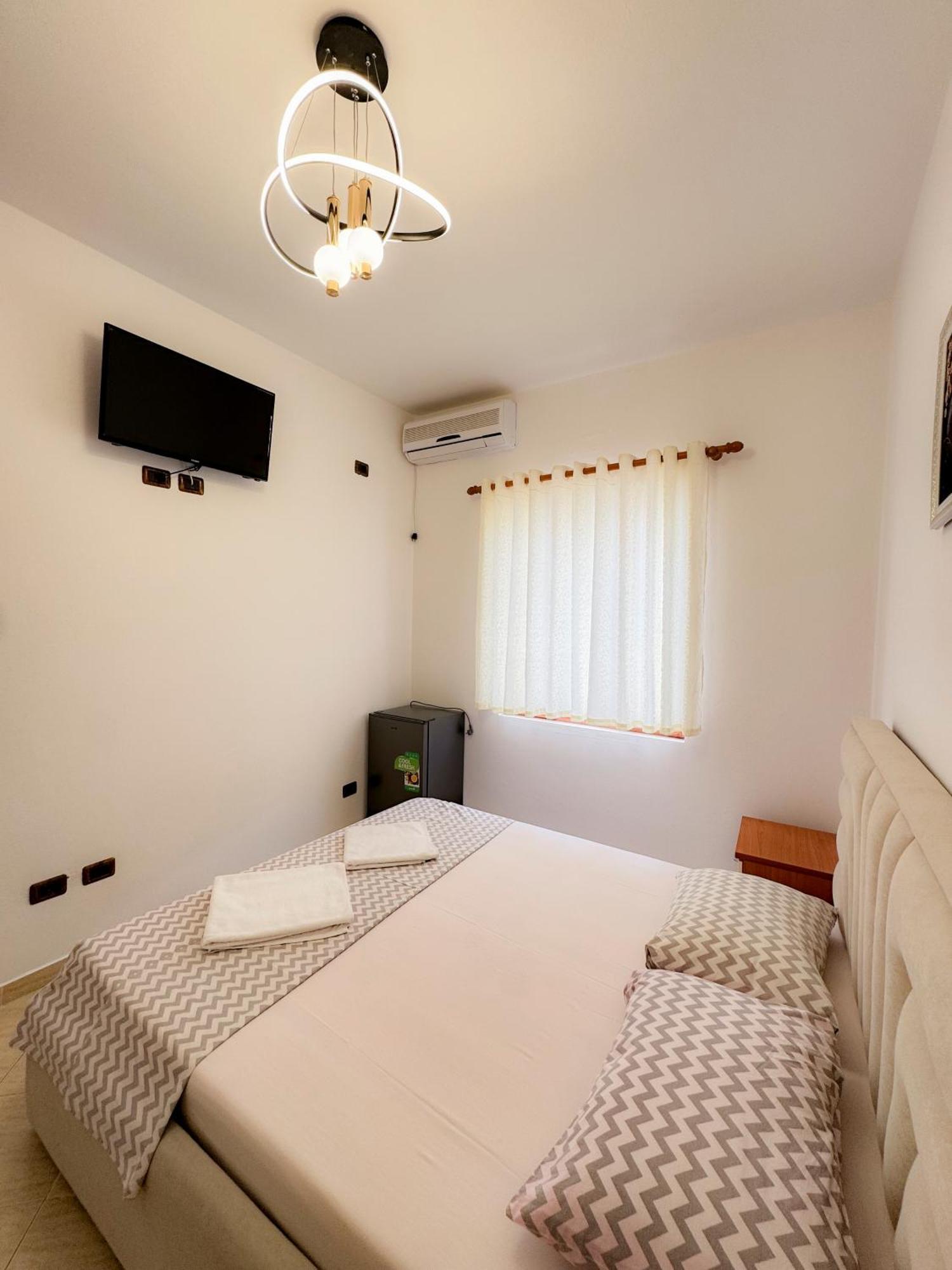 Shëngjin Eden Hotel מראה חיצוני תמונה